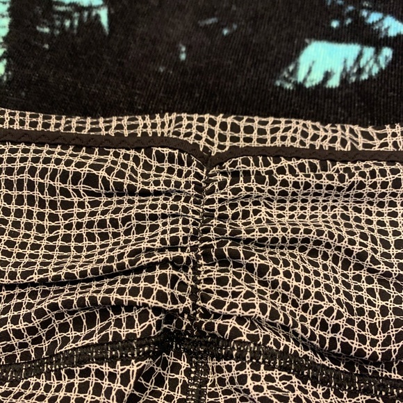 Like New LuLuLemon Athletica Black/White Leggings - Picture 5 of 11